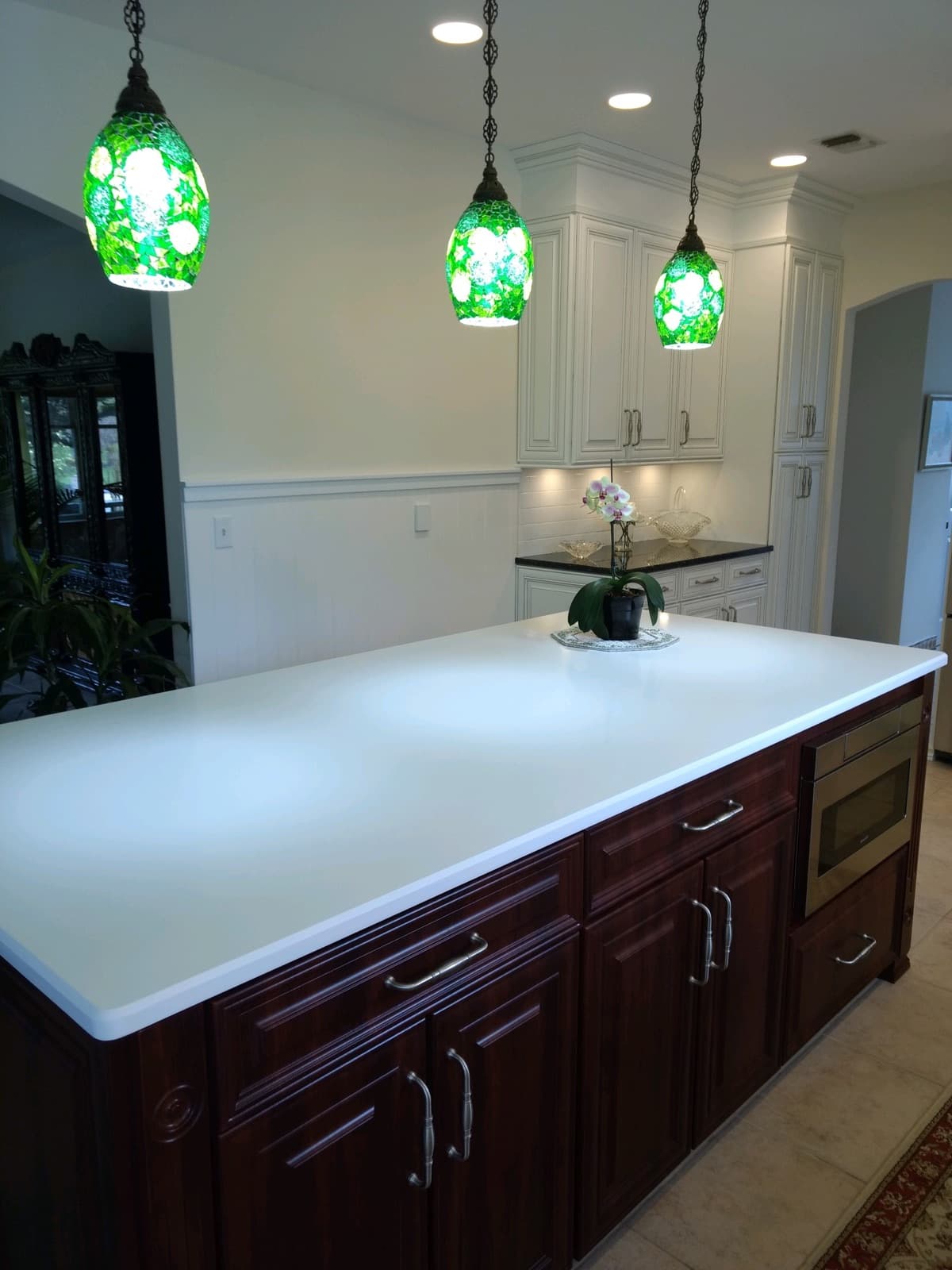 A kitchen completed by New Look Kitchen Refacing