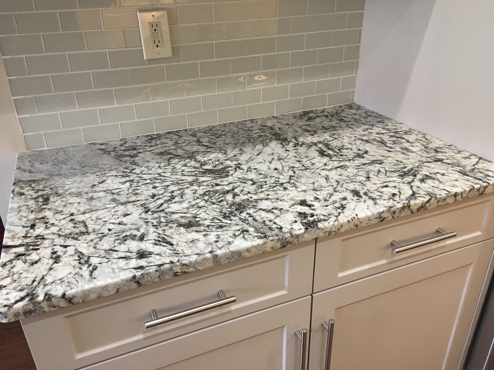 A kitchen completed by New Look Kitchen Refacing